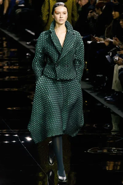Look 2